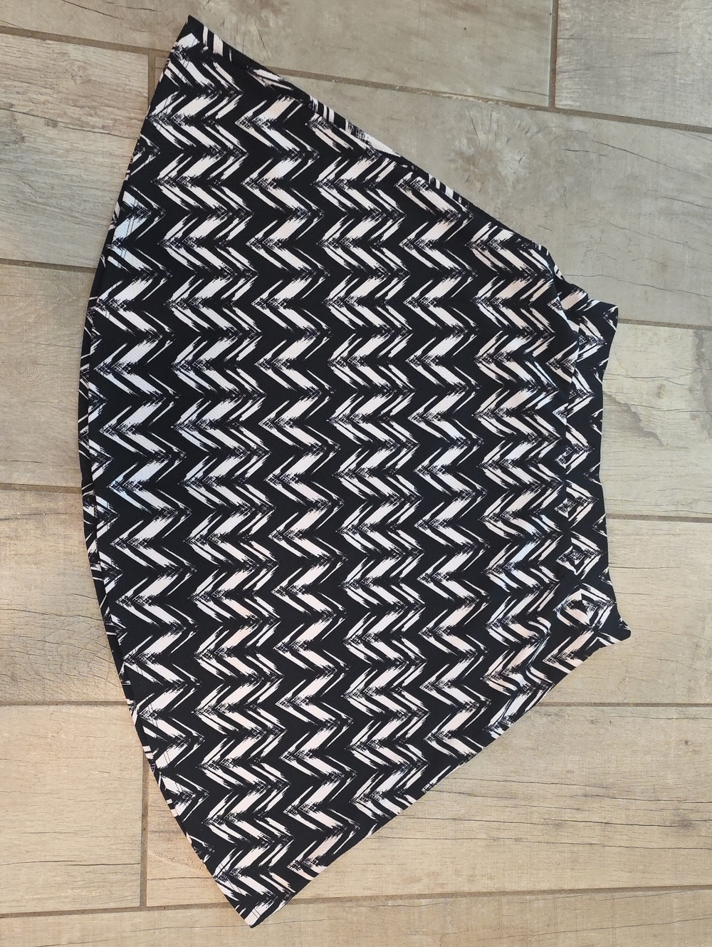 Joe B Black and White Zigzag Skirt